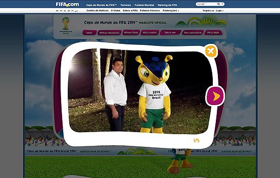 Mascote da Copa-2014 com o ex-jogador Ronaldo no "Fantástico", da Rede Globo