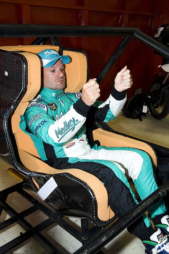 O piloto Rubens Barrichello, durante teste para correr na Copa Stock Car