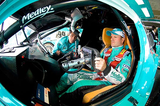 Rubens Barrichello é uma das atrações da Stock Car, que acontece neste domingo (3) em Interlagos
