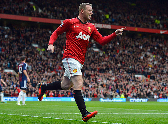 O atacante Wayne Rooney comemora gol do Manchester United pelo Campeonato Ingls