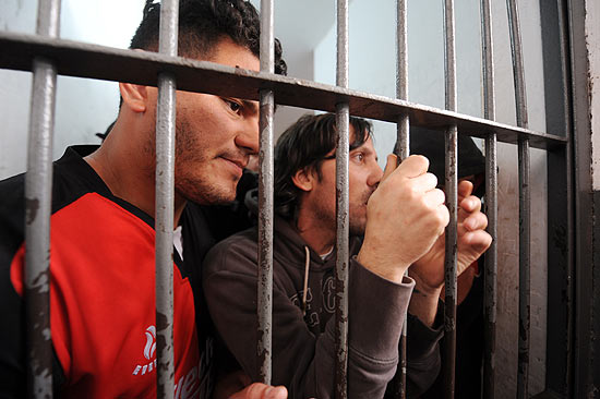 Torcedores do Coln presos em Assuo aps confuso no jogo contra o Cerro Porteo