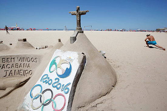 Escultura de areia em homenagem aos Jogos do Rio-2016