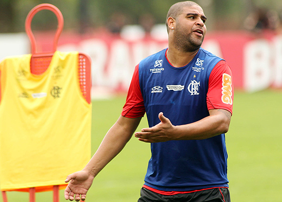 O atacante Adriano durante treino do Flamengo
