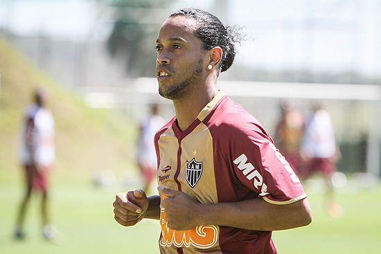 O meia-atacante Ronaldinho Gacho durante treino do Atltico-MG
