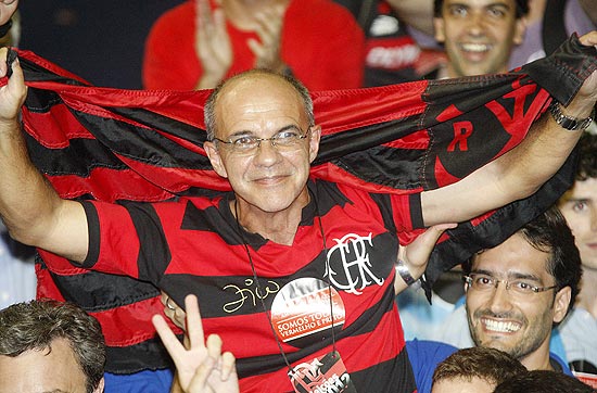 Eduardo Bandeira de Mello comemora vitria em eleio do Flamengo