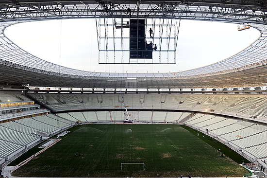 Visão geral do Castelão, o primeiro estádio da Copa-2014 a ser reinaugurado