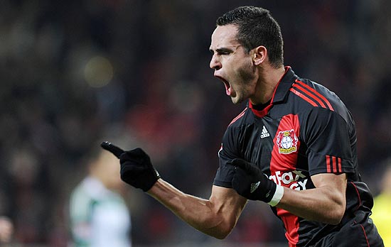 O meio-campista Renato Augusto, ex-Flamengo, comemora gol pelo Bayer Leverkusen pelo Campeonato Alemo