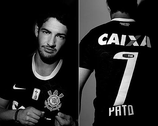 Corinthians divulga fotos de Alexandre Pato com a camisa do Corinthians ainda com o selo da Libertadores