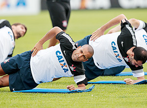 Emerson treina com o grupo do Corinthians para 2013