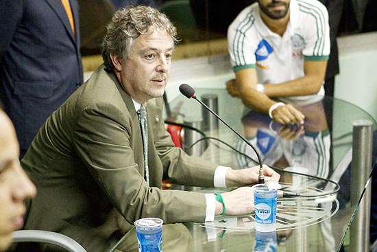 O novo presidente do Palmeiras, Paulo Nobre, durante entrevista