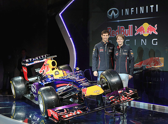 Os pilotos Mark Webber, da Austrália, e Sebastian Vettel, da Alemanha, durante apresentação do novo carro da Red Bull