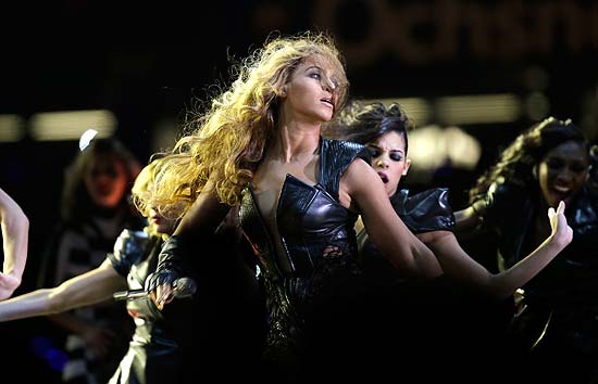 A cantora Beyoncé durante performance no Superbowl 