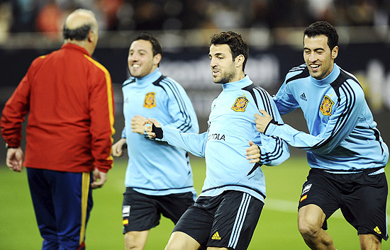 Jogadores da Espanha participam de treino no estdio Khalifa International, em Doha