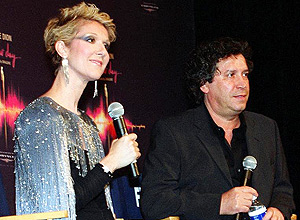 A cantora Celine Dion ao lado do coregrafo Franco Dragone durante entrevista em Las Vegas (EUA)