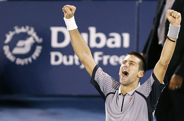Djokovic comemora tetracampeonato em Dubai