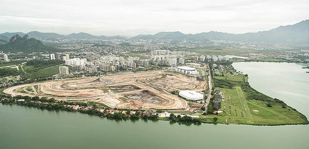 As obras na rea onde ser construdo o Parque Olmpico para os Jogos de 2016, em Jacarepagu, no Rio