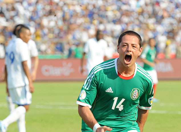 Chicharito comemora o primeiro gol para a seleo mexicana contra os hondurenhos, mas o jogo terminou empatado