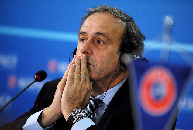 O francs Michel Platini, presidente da Uefa, durante uma entrevista