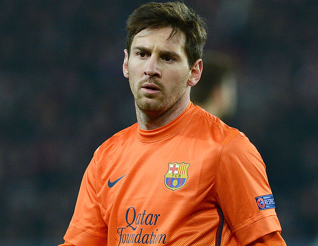 Lionel Messi participa do jogo do Barcelona contra Paris Saint-Germain
