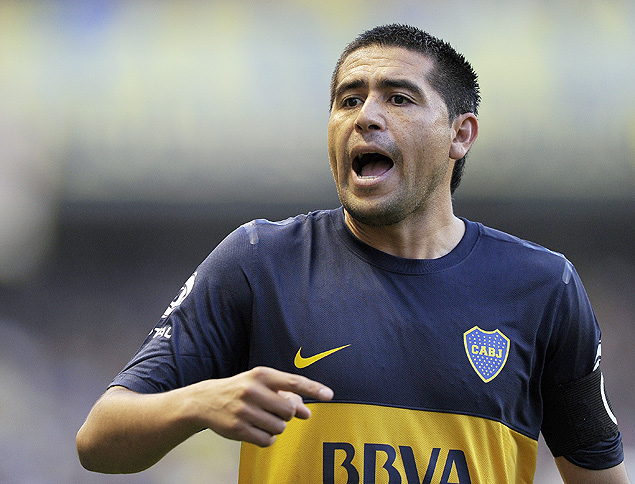 Riquelme saiu lesionado no empate entre Boca Juniors e Belgrano, pelo Campeonato Argentino