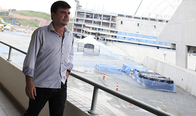 ORG XMIT: NAC05 Andres Sanchez, former president of Brazilian soccer club Corinthians, walks next to the site of the New Corinthians Stadium after an interview with Reuters in Sao Paulo March 27, 2013. Builders are threatening to halt construction on Sao Paulo's new World Cup stadium within weeks because of a dispute over financing, a move that could throw next year's global soccer tournament into disarray and cause a major embarrassment for Brazil's government. Sanchez has said that, unless the financing is approved, Corinthians will build a less ambitious stadium that can host its club games but not meet FIFA's standards for the World Cup. To match Interview BRAZIL-WORLDCUP/STADIUM Picture taken March 27, 2013. REUTERS/Nacho Doce (BRAZIL - Tags: SPORT SOCCER WORLD CUP BUSINESS CONSTRUCTION)
