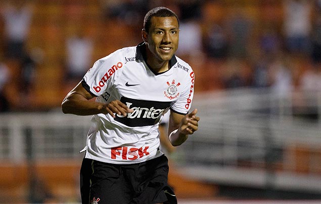 Ramirez comemora seu gol marcado pelo Corinthians no Paulista-2012