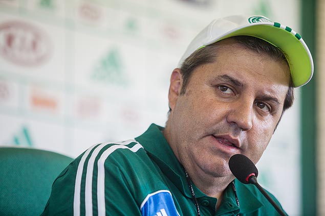 Tcnico Gilson Kleina concede entrevista coletiva antes do jogo contra o Santos, pelas quartas de final do Campeonato Paulista