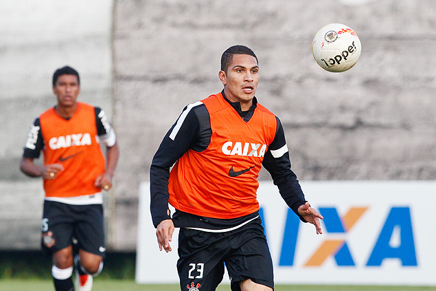 O atacante peruano Guerrero durante treino do Corinthians