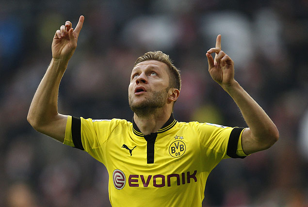 Jakub Blaszczykowski comemora gol para o Borussia Dortmund contra o Fortuna Dusseldorf