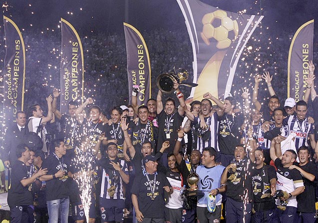 Jogadores do Monterrey comemoram ttulo da Liga dos Campees da Concacaf 