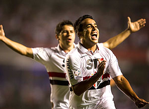 Jadson comemora gol contra o Atltico-MG, no Morumbi, pelas oitavas de final da Libertadores