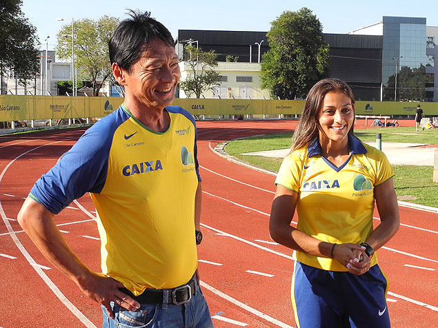 Ao lado do tcnico Katsuhico Nakaya, a velocista Ana Cludia Lemos espera ser a primeira sul-americana a correr abaixo dos 11 segundos nos 100 m rasos no GP do Belm