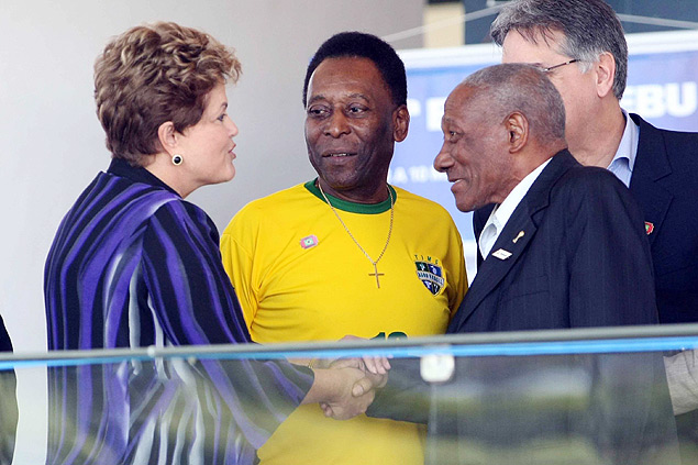 Pel conversa com a presidente da Repblica Dilma Rousseff e o ex-jogador Djalma Santos, durante abertura da 79 Expozebu, feira pecuria em Uberada (MG)