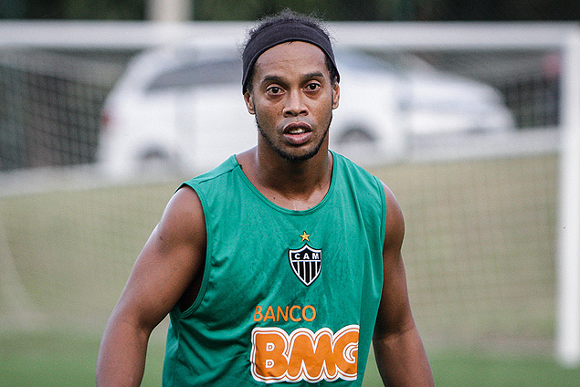 Ronaldinho Gacho participa de treino do Atltico-MG 