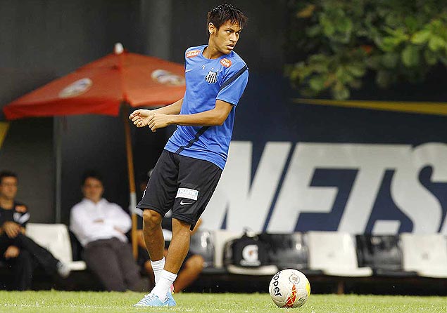 Neymar durante treino do Santos