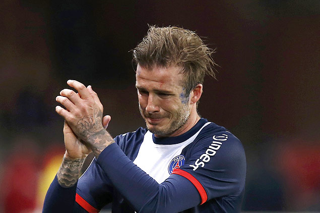 Beckham no conseguiu conter as lgrimas quando foi substitudo na vitria do PSG em cima do Brest por 3 a 1 