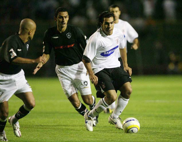 Tevez em campo pelo Corinthians no jogo contra o Botafogo, pelo brasileiro de 2006