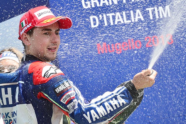 O espanhol Jorge Lorenzo comemora vitria no GP da Itlia, no circuito de Mugello