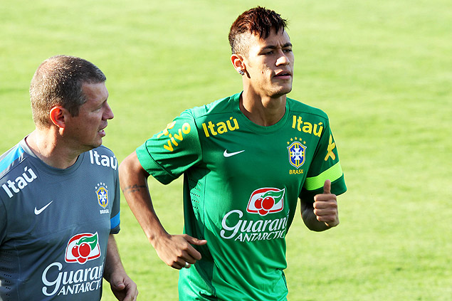 Neymar corre com preparador fsico da seleo em Goinia
