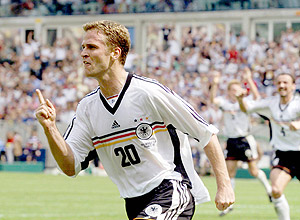 Bierhoff comemora gol na Copa de 1998, contra a Iugoslvia 