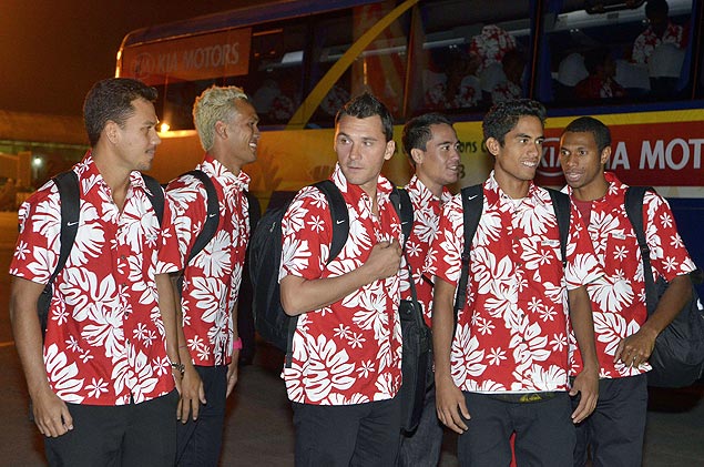 Seleção do Taiti desembarca no aeroporto de Confins, em Belo Horizonte