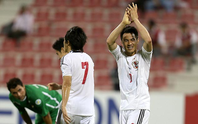 Shinji Okazaki comemora gol do Japo sobre o Iraque, em Doha (Qatar)