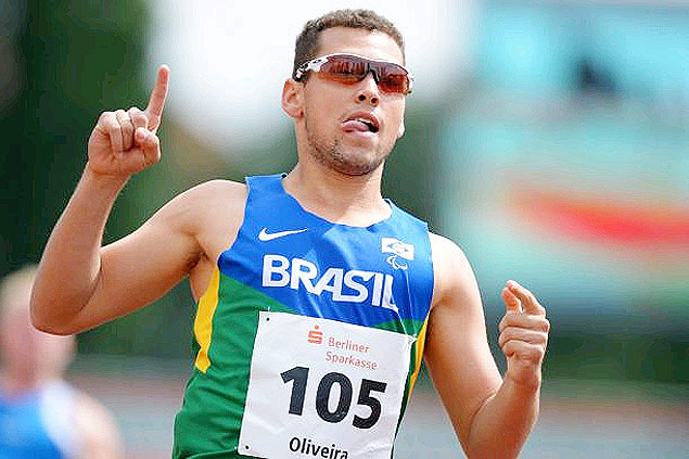 O brasileiro Alan Fonteles bateu o recorde mundial do sul-africano Oscar Pistorius, em Berlim
