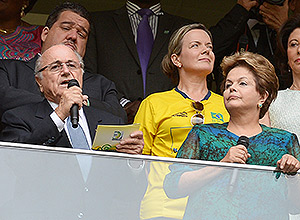 Joseph Blatter, the boss of Fifa, chided the Brazilian football fans at the opening of the Mane Garrincha national stadium in Brasilia when they booed President Dilma Rousseff. 
