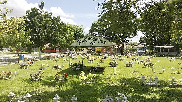Cemitrio Parque da Paz, que fica no entorno do estdio Castelo, em Fortaleza