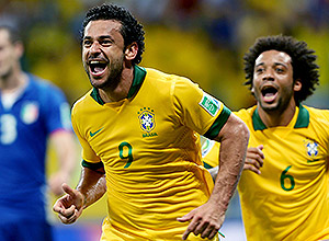 El delantero brasileo Fred su segundo gol, el cuarto de su equipo contra Italia