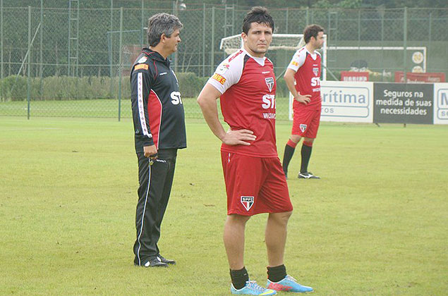 Ney Franco definiu Alosio no time e a volta do esquema com trs atacantes no amistoso de sbado contra o Flamengo