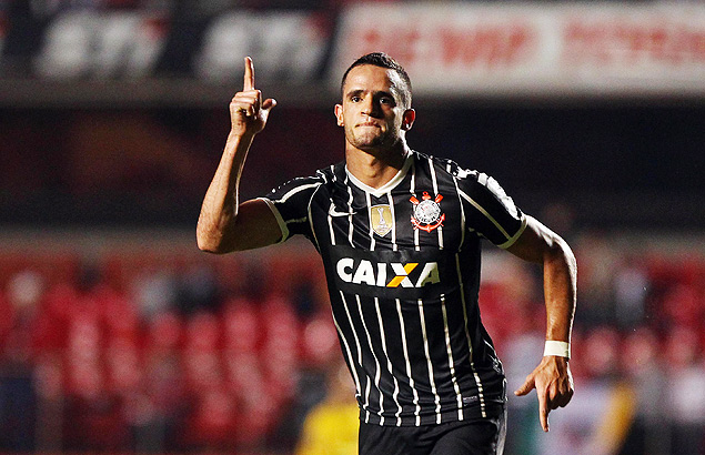 Renato Augusto comemora gol contra o So Paulo na primeira final da Recopa