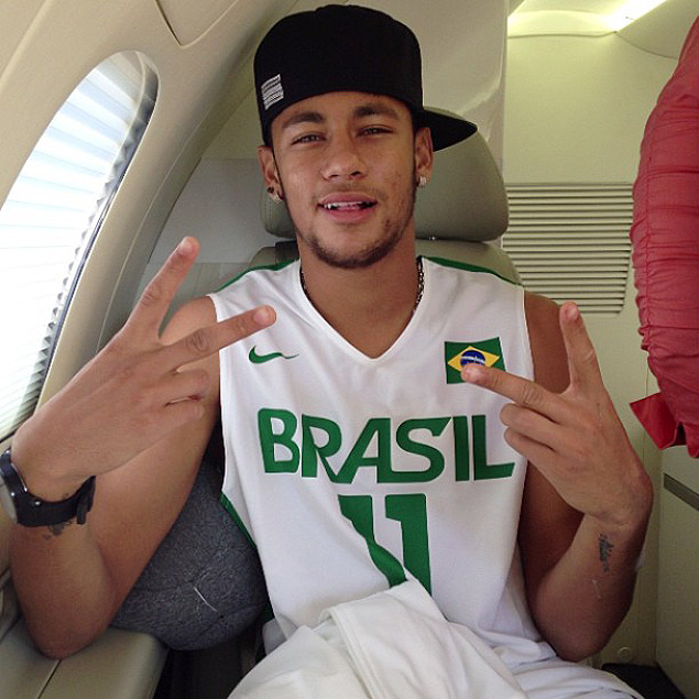 Neymar posta foto no Instagram após deixar clínica no Rio de Janeiro