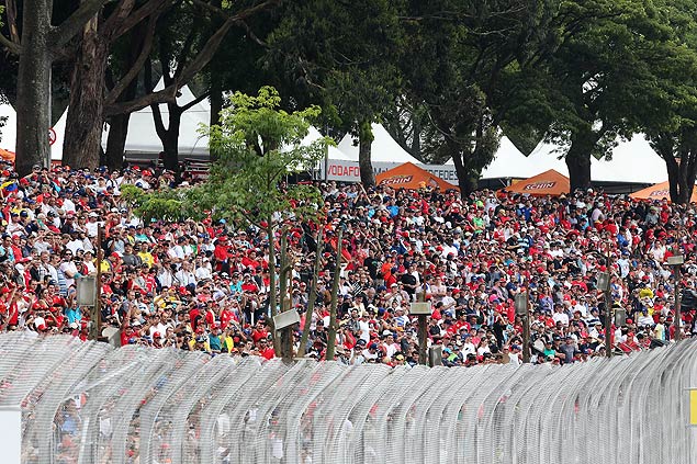 Pblico acompanha o GP do Brasil de F-1, em Interlagos, em So Paulo, em novembro de 2012
